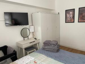 Slough - Sleeps 3 - PetFriendly - Riverside - Bay