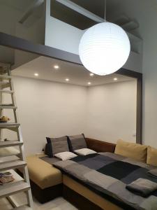 Violet Apartment, cute place near Corvin Plaza, with AC