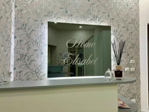Home Elisabet
