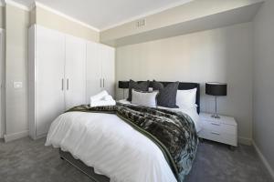 Shaya - Stylish 2BR in De Waterkant Mountain & City Views