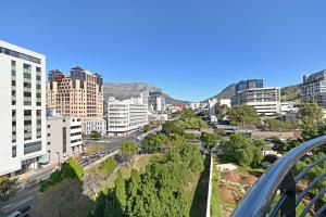 Shaya - Stylish 2BR in De Waterkant Mountain & City Views