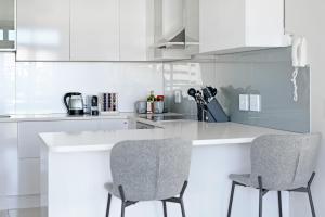Shaya - Stylish 2BR in De Waterkant Mountain & City Views