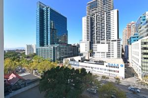 Shaya - Stylish 2BR in De Waterkant Mountain & City Views