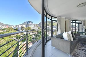 Shaya - Stylish 2BR in De Waterkant Mountain & City Views