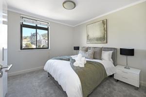 Shaya - Stylish 2BR in De Waterkant Mountain & City Views