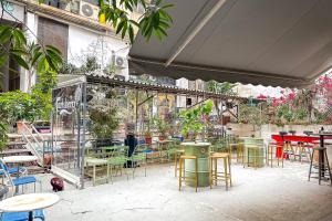 Industrial-Style Apt in Psyrri, Walk to Acropolis