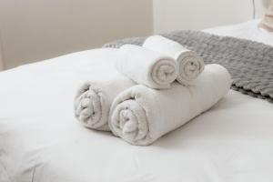 Complete Modern 3-Bedroom Home En-suite Near Mall & Major Attractions