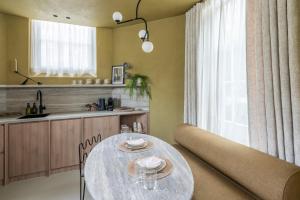 Unique 3 floor apartment with AC at Westerpark