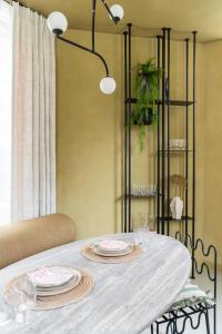 Unique 3 floor apartment with AC at Westerpark