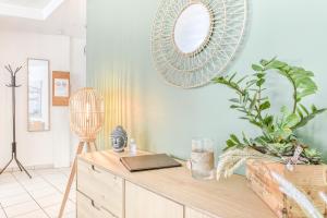 Appartements Cosy T2 a 100m de la Gare, parking gratuit, WiFi Fibre pour 4 personnes : photos des chambres