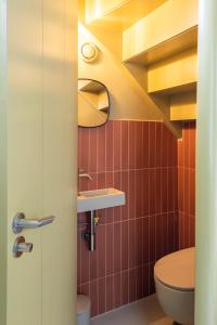 Unique 3 floor apartment with AC at Westerpark