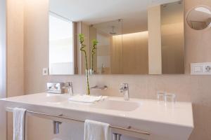 Junior Suite with Sea View room in Hipotels Gran Playa de Palma