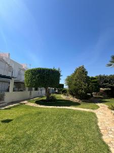 Duplex en urbanización con piscina comunitaria y wifi