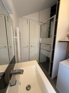 Le Spot H34, Proche de la mer