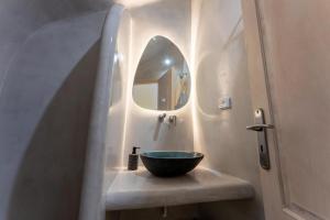 Argys Luxury Caves