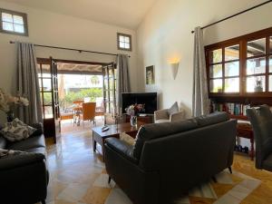 Villa Casa Karoline with a sunny terrace, heated pool, comfort and privacy in a quiet neighborhood