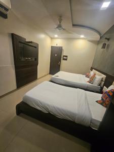 Prime Hotel Addore Palácée - Near Mumbai Airport , Visa Consultant , Jio World Convention Centre BKC