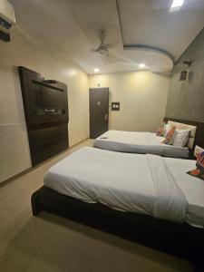 Prime Hotel Addore Palácée - Near Mumbai Airport , Visa Consultant , Jio World Convention Centre BKC