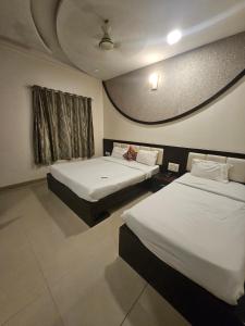 Prime Hotel Addore Palácée - Near Mumbai Airport , Visa Consultant , Jio World Convention Centre BKC