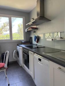 Aix en Provence, dans grande résidence arborée, appartement de 80m2