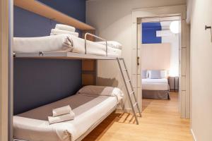 Standard Quadruple Room room in Casual de las Artes Valencia