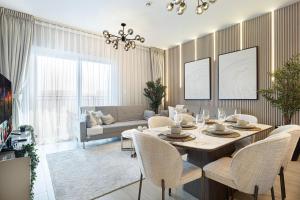 Luxury 4 Bedroom Apartment with Ferrari World and Sea Views, Yas Island Waterfront, Pool, Gym, Playground, Walk to Yas Mall