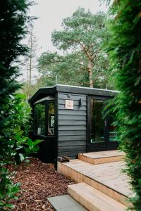 Bumblebee Cabin met privé sauna & vuurplaats