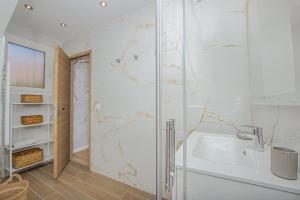 Appartements ORCHIDEES II - SUPERBE 2 Pieces - 50 m BORD DE MER : photos des chambres