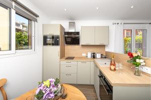 Appartements ORCHIDEES II - SUPERBE 2 Pieces - 50 m BORD DE MER : photos des chambres