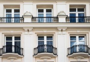 Old Town - River View Apartment, Four Bedrooms - Comfy Apartments