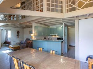 Duplex pied de pistes, 8 pers, 2 chambres, balcon sud, parking, station centrale - FR-1-404-337
