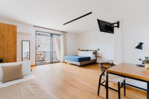 Glass House - Smart Rooms & Parking