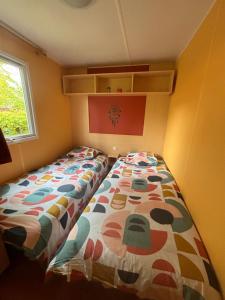 Mobilhome au bord du lac