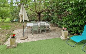 Maisons de vacances Awesome Home In Goult : photos des chambres