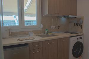 Bright TopFloor Apt with Terrace in Athens