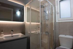 Bright TopFloor Apt with Terrace in Athens