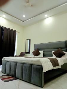 Narayana stays at Assi Ghat