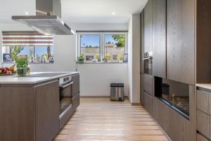 Extravagant 5-Bedroom Mansion