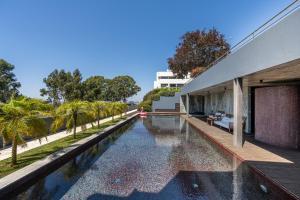 Extravagant 5-Bedroom Mansion