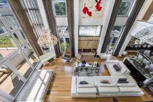 Extravagant 5-Bedroom Mansion