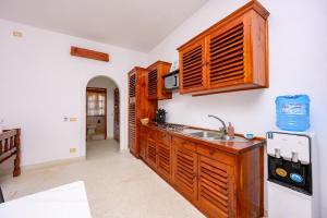 Couzy - Ocean Beach Paradise