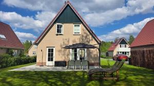 Luxe wellnesshuis Drenthe met sauna, whirlpool en omheinde tuin VP048