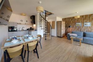 Klimatyzowany Apartament Sun Seasons 24 w Świeradowie Zdroju z Parkingiem i Widokiem na Góry by Noclegi Renters