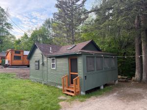 EverHaus Cabin by the Brook - Harvard Brook Cabins