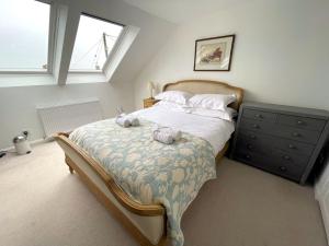 Pass the Keys Cosy Spacious Cottage with Views and Garden