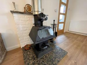 Pass the Keys Cosy Spacious Cottage with Views and Garden