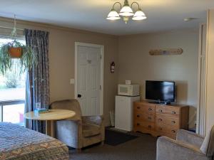 Dwight Village Motel