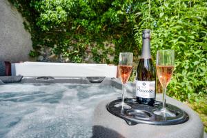 The Garden Cottage with Hot Tub