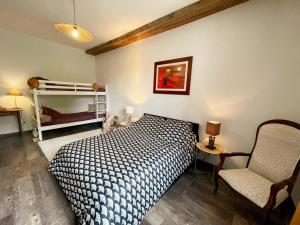 Maisons de vacances Gite a Oisly pres des Chateaux de la Loire avec Parking et Animaux Bienvenus - FR-1-491-469 : photos des chambres