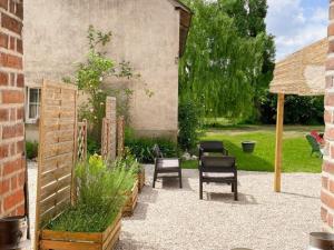 Maisons de vacances Gite a Oisly pres des Chateaux de la Loire avec Parking et Animaux Bienvenus - FR-1-491-469 : photos des chambres